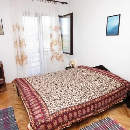 Apartments With Parking Spaces Klenovica, Novi Vinodolski - 7605 *