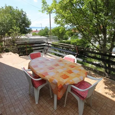 Apartments With Parking Spaces Klenovica, Novi Vinodolski - 7605 * Klenovica